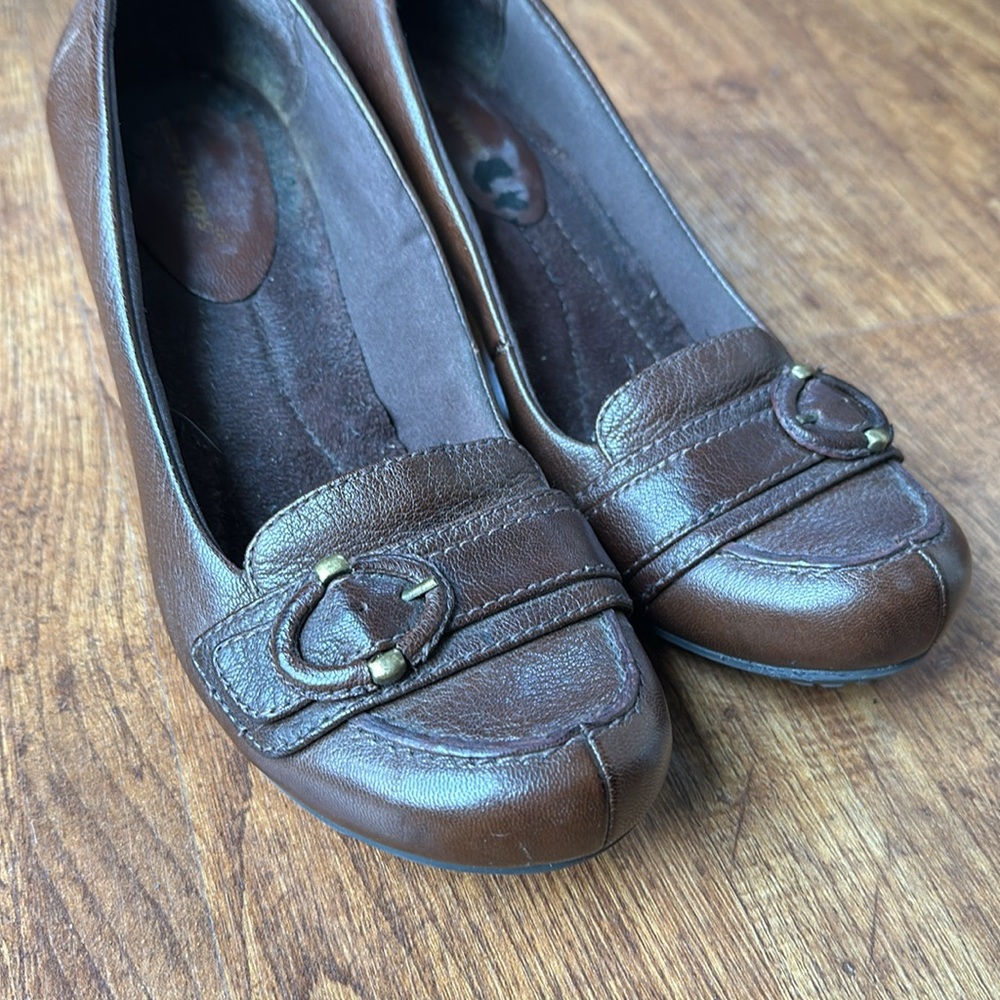 WMNS Classic Brown Leather 2.5”‎ blocky heel, Loafer Design Sz 9